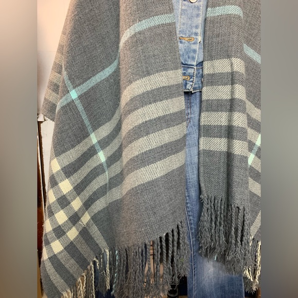 Ladies indigo poncho - Picture 3 of 4